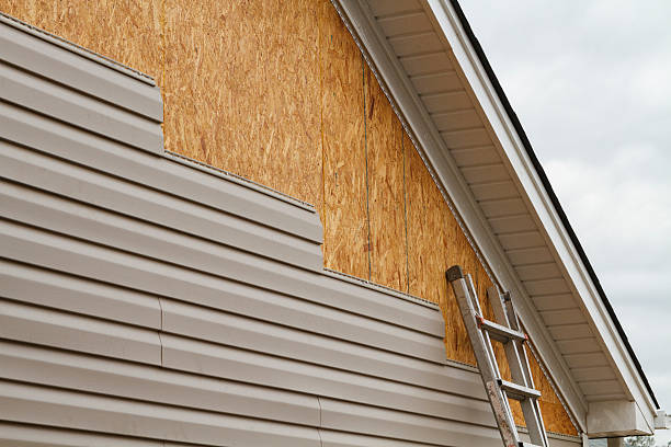 Professional Emergency Siding Repair technician working in Springdale, NC